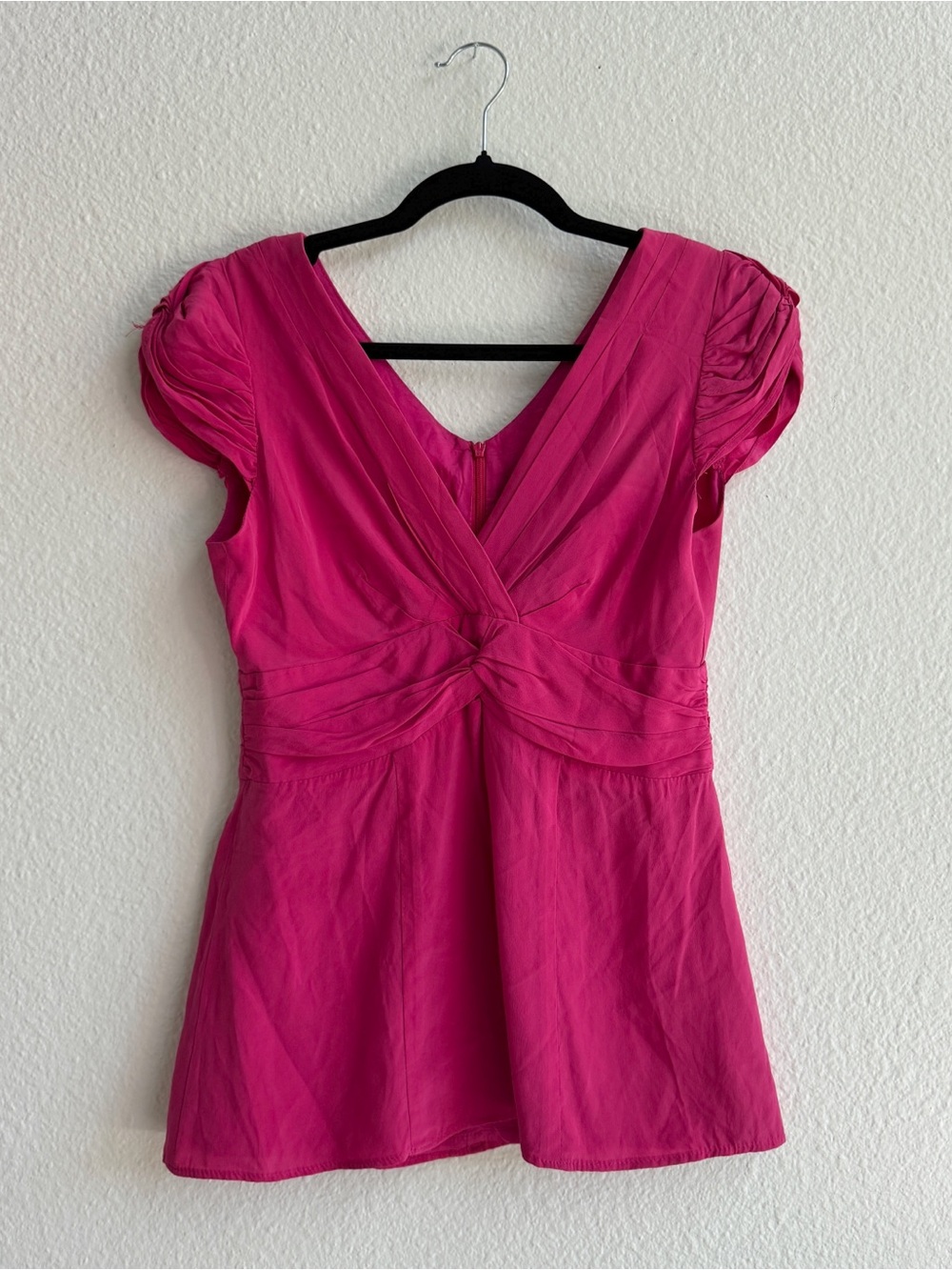 (No Brand) Y2K Silk V-Neck Gathered Sleeve Twist Front Top in Fuschia SZ M